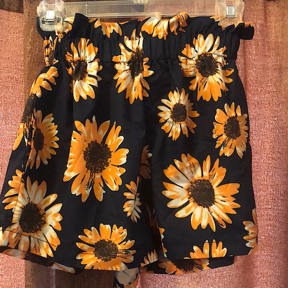 SHEIN sunflower shorts size XS